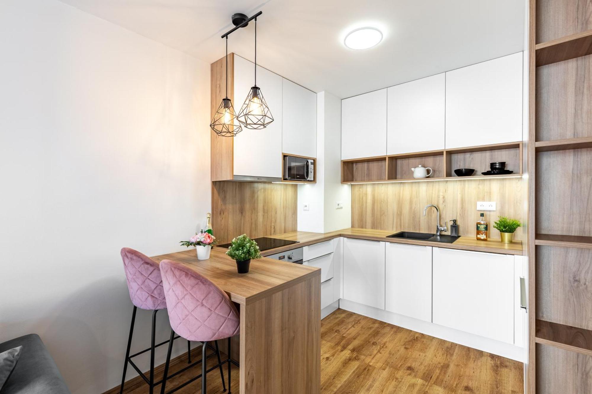 Leo Apartment - Ac & Free Parking Bratislava Exterior photo