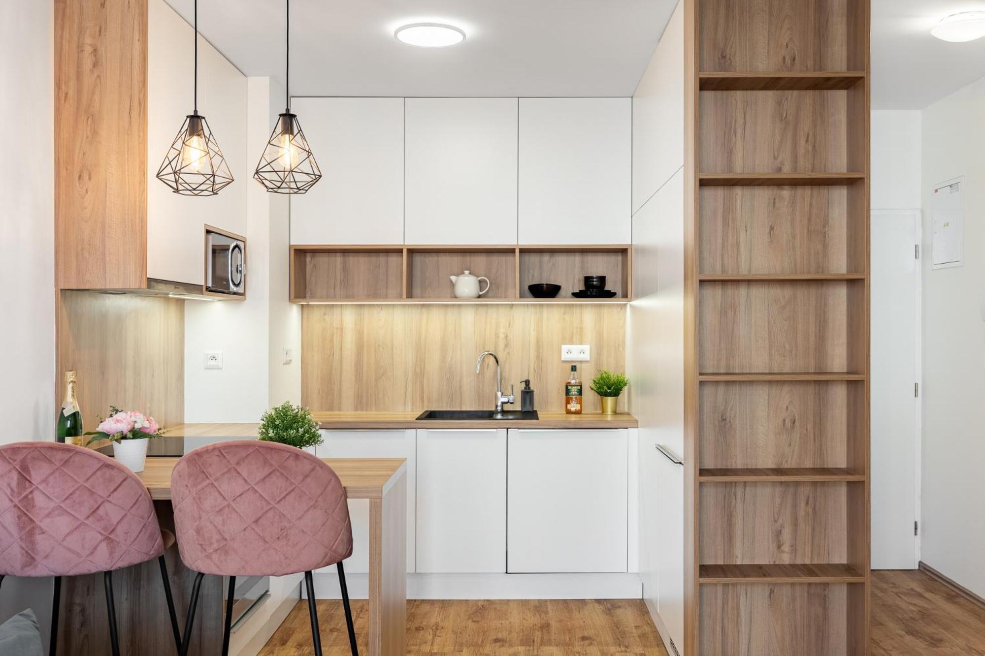 Leo Apartment - Ac & Free Parking Bratislava Exterior photo